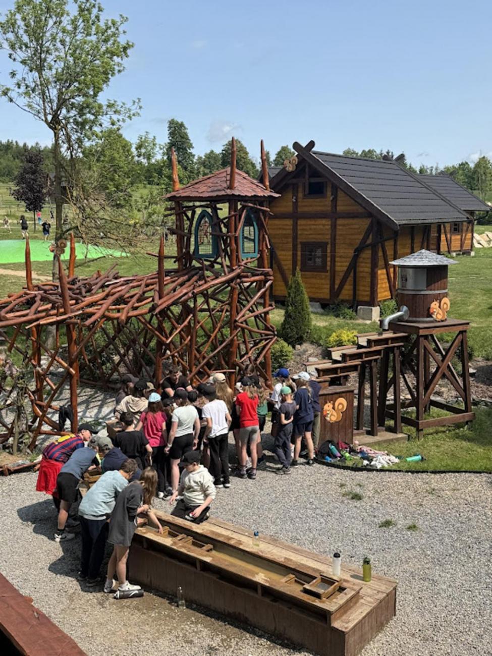 Školní výlet do outdoorového resortu Březová 5.A a 5.B