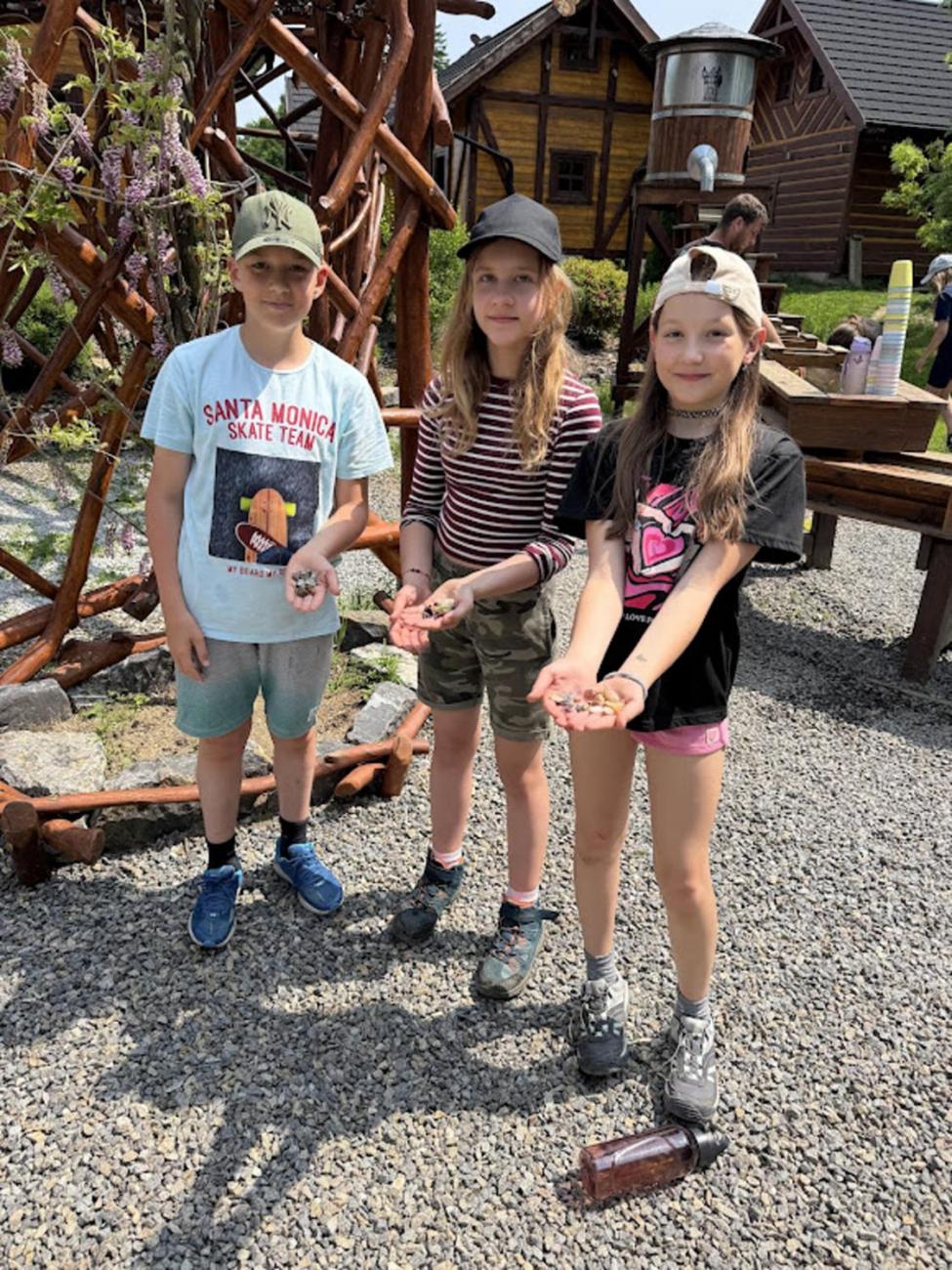 Školní výlet do outdoorového resortu Březová 5.A a 5.B
