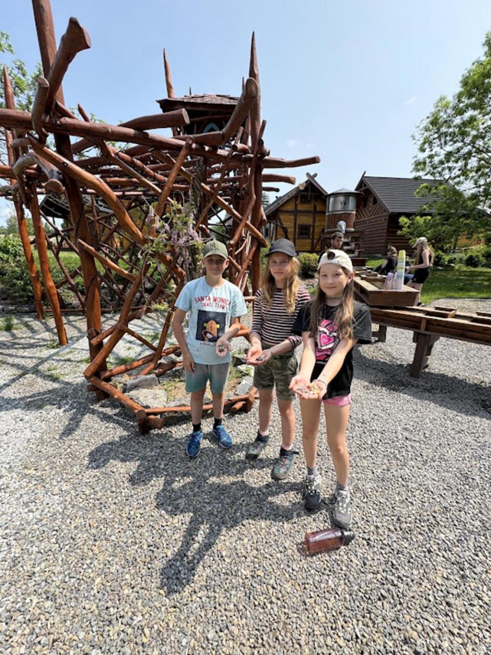 Školní výlet do outdoorového resortu Březová 5.A a 5.B