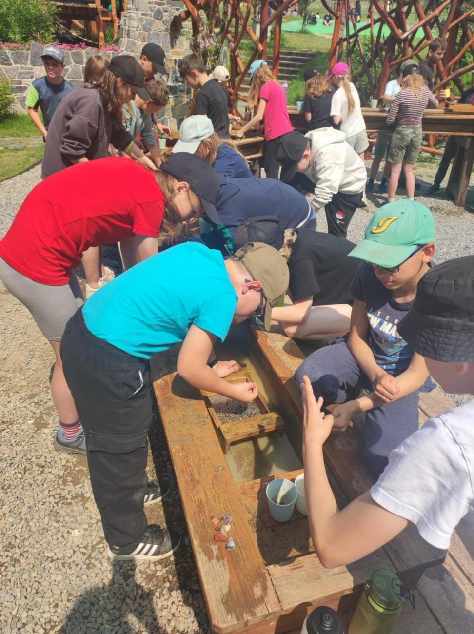 Školní výlet do outdoorového resortu Březová 5.A a 5.B