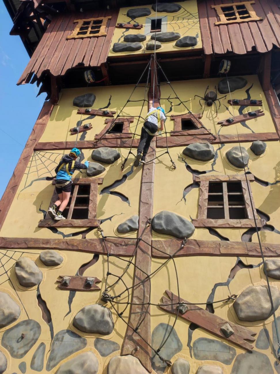 Školní výlet do outdoorového resortu Březová 5.A a 5.B