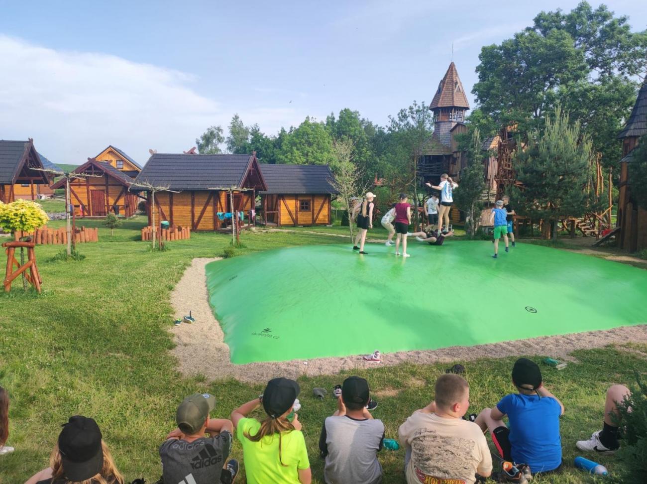 Školní výlet do outdoorového resortu Březová 5.A a 5.B