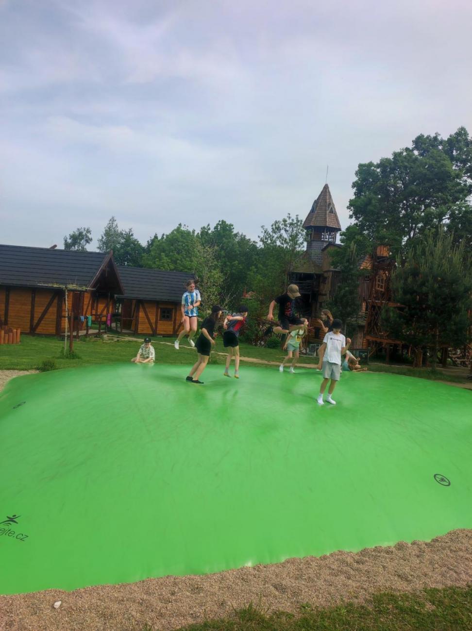 Školní výlet do outdoorového resortu Březová 5.A a 5.B
