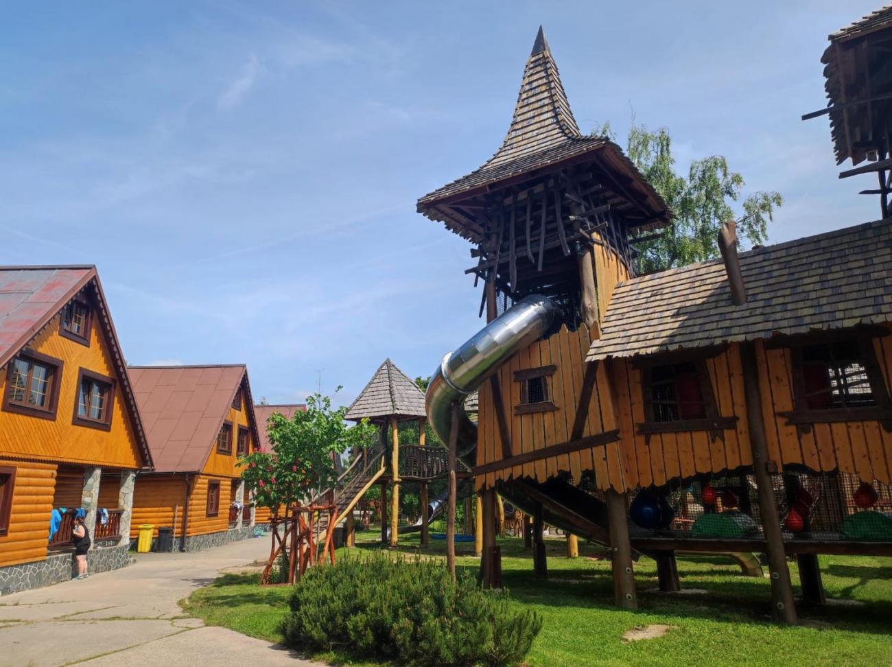 Školní výlet do outdoorového resortu Březová 5.A a 5.B