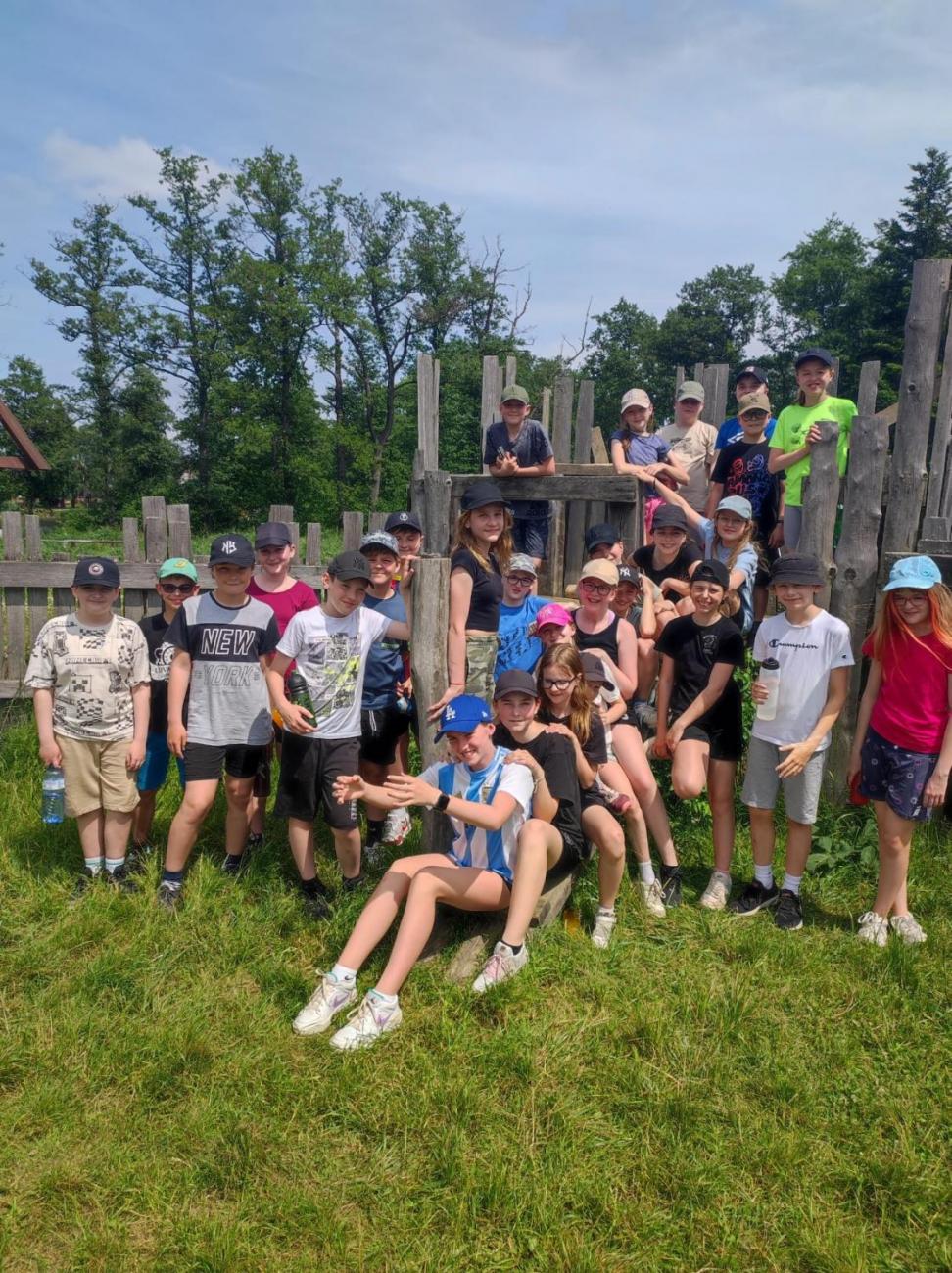 Školní výlet do outdoorového resortu Březová 5.A a 5.B
