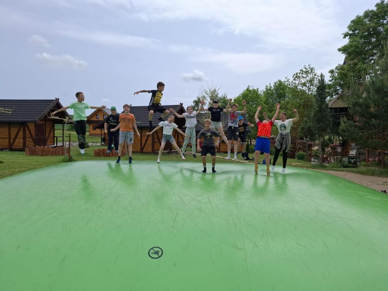 Školní výlet do outdoorového resortu Březová 5.A a 5.B