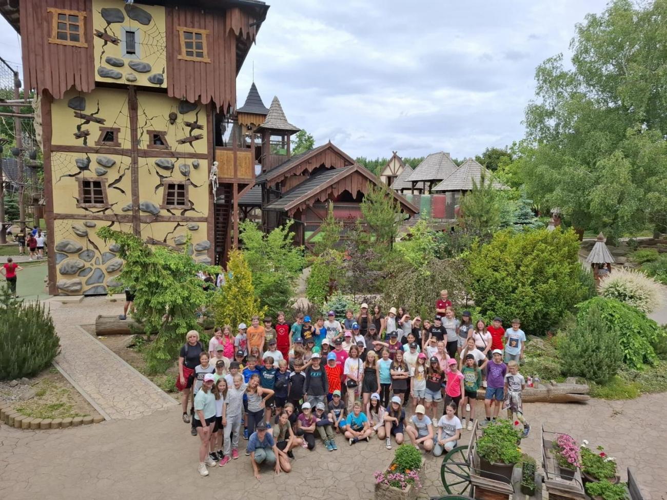 Školní výlet do outdoorového resortu Březová 5.A a 5.B
