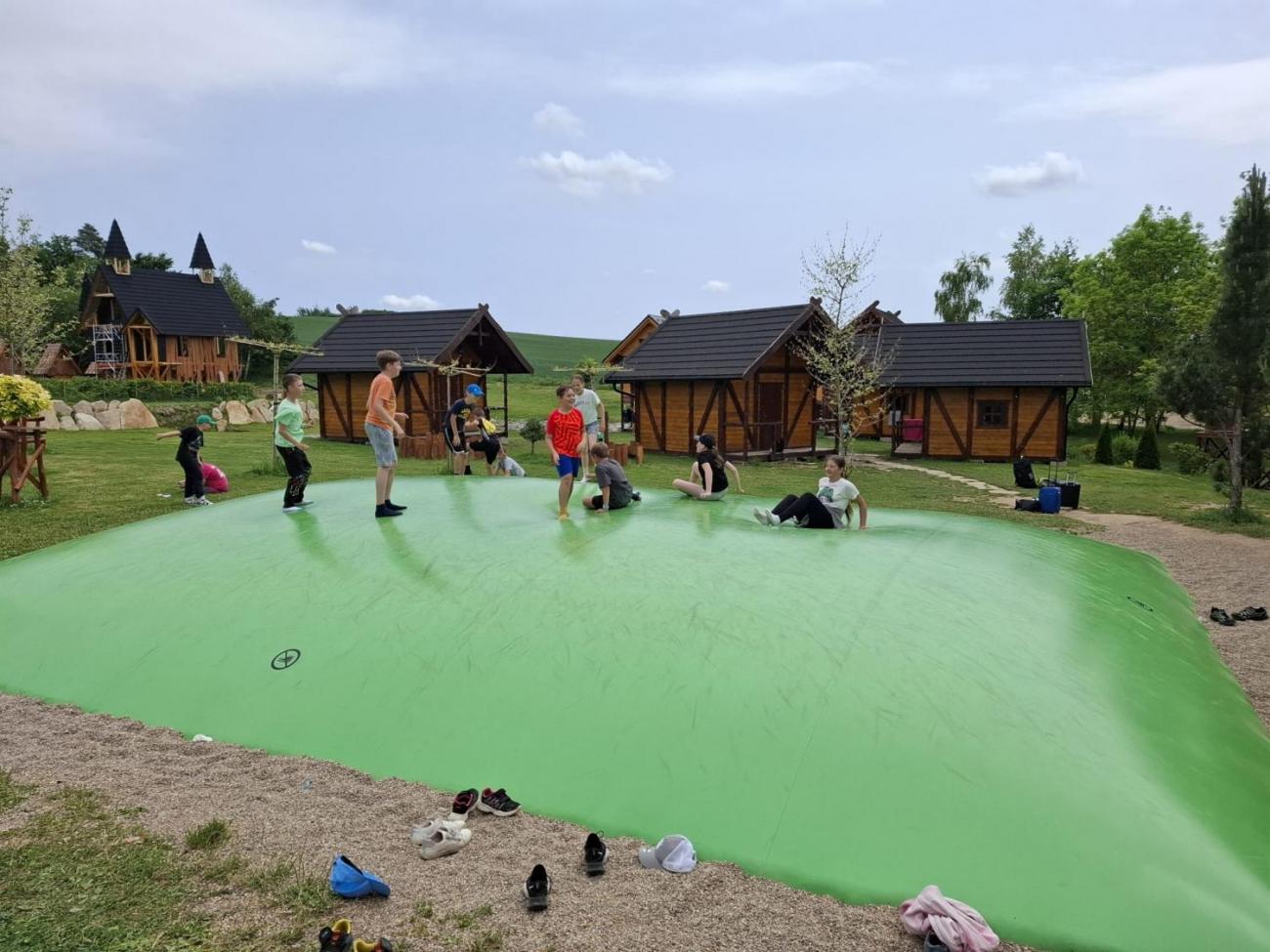 Školní výlet do outdoorového resortu Březová 5.A a 5.B