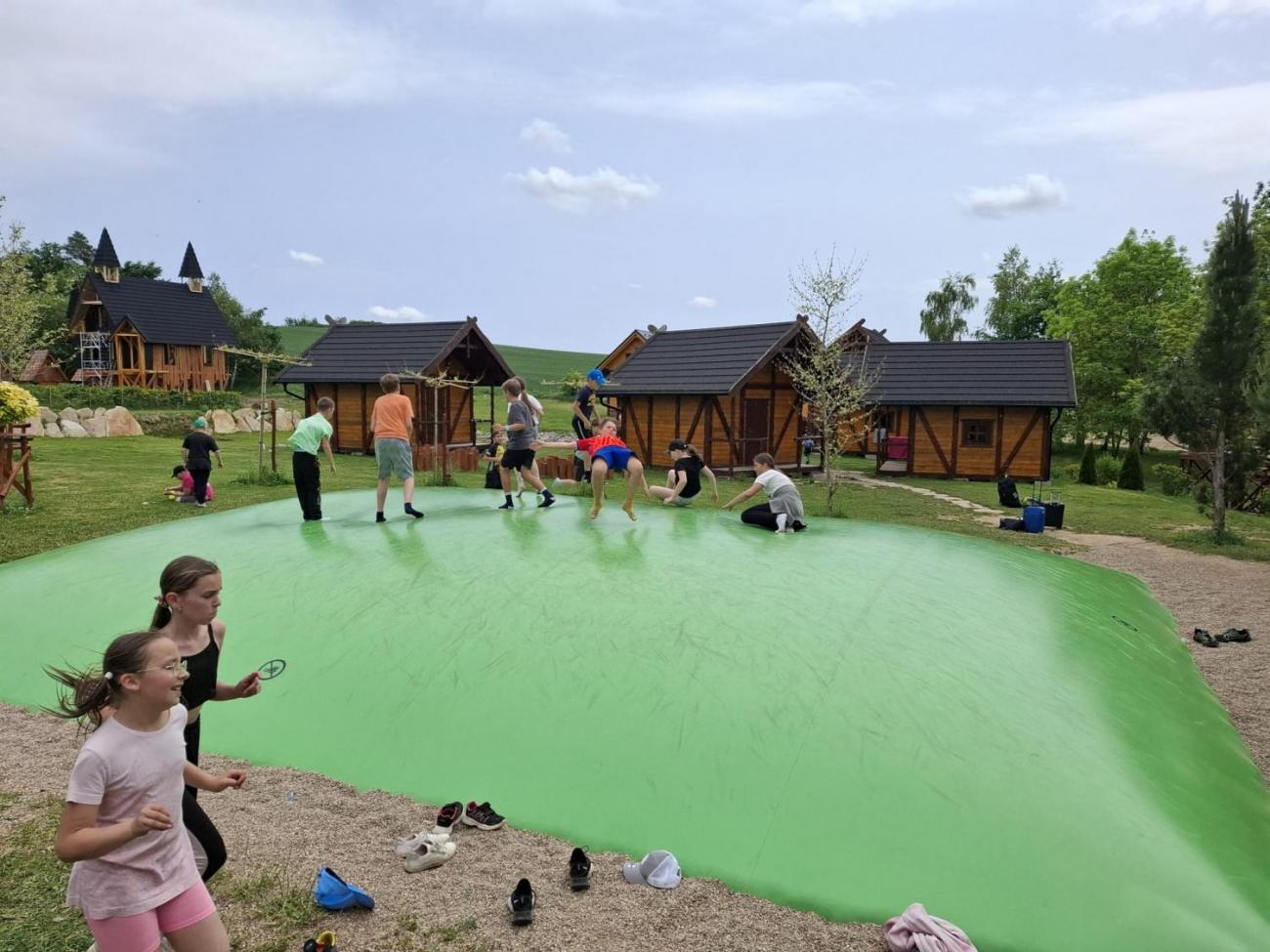 Školní výlet do outdoorového resortu Březová 5.A a 5.B