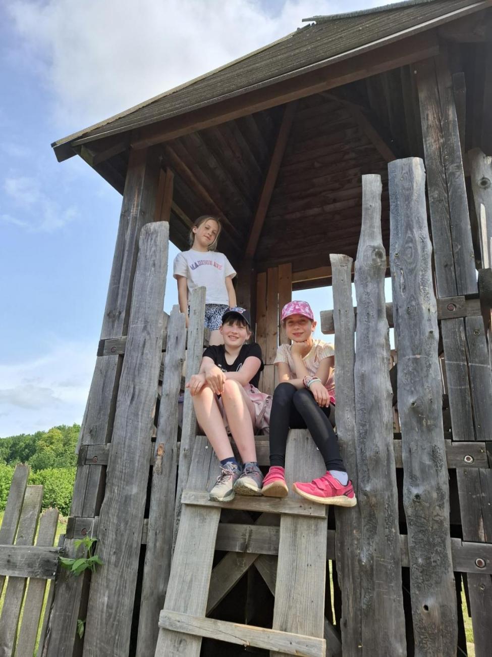 Školní výlet do outdoorového resortu Březová 5.A a 5.B