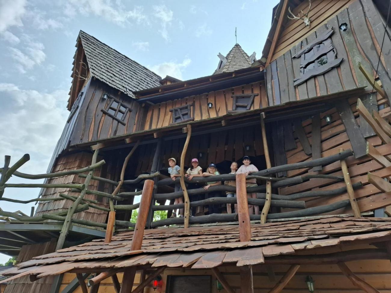 Školní výlet do outdoorového resortu Březová 5.A a 5.B