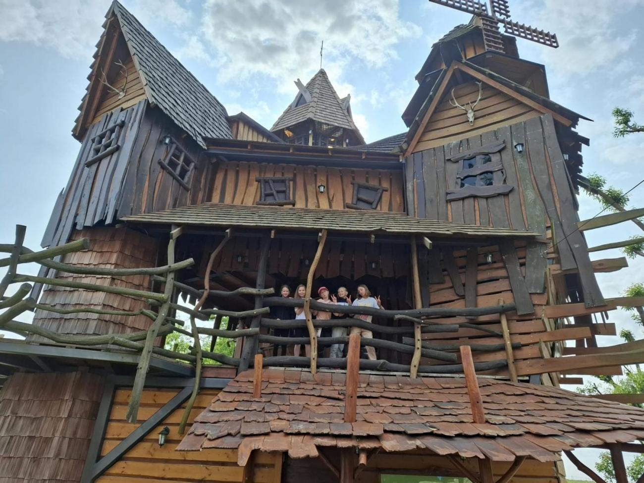 Školní výlet do outdoorového resortu Březová 5.A a 5.B