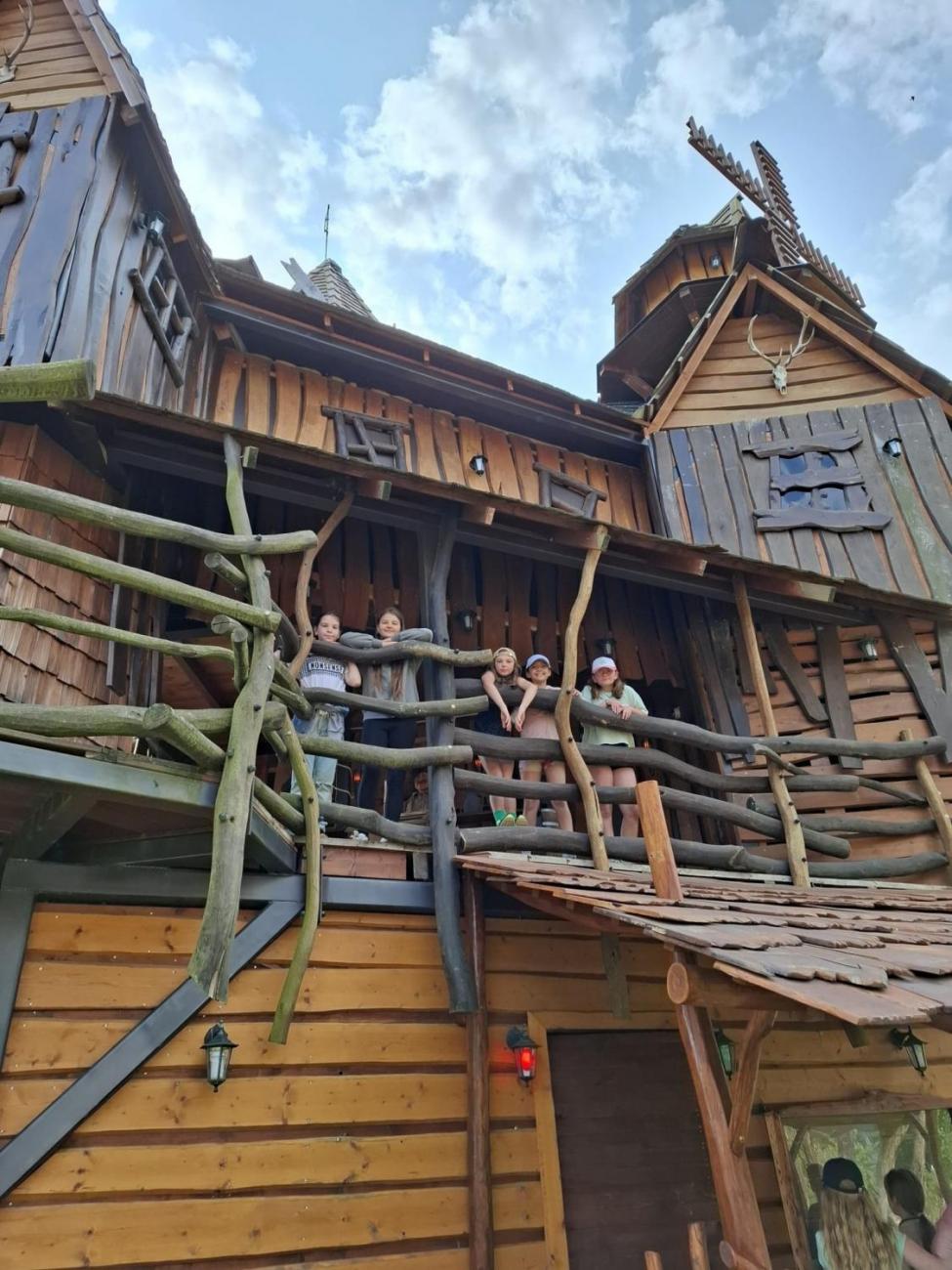 Školní výlet do outdoorového resortu Březová 5.A a 5.B