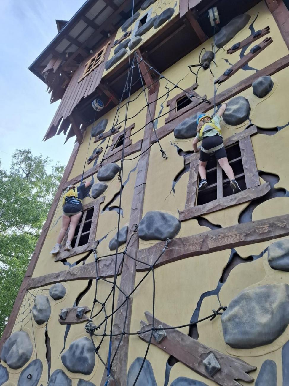 Školní výlet do outdoorového resortu Březová 5.A a 5.B