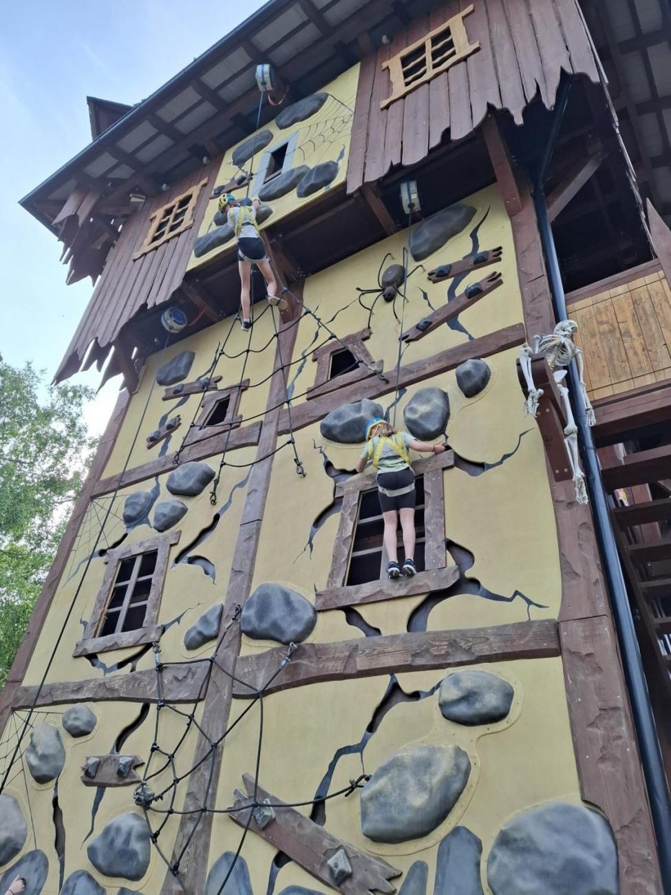 Školní výlet do outdoorového resortu Březová 5.A a 5.B