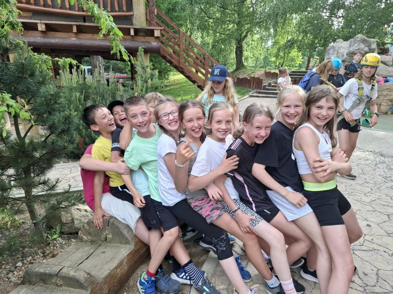 Školní výlet do outdoorového resortu Březová 5.A a 5.B