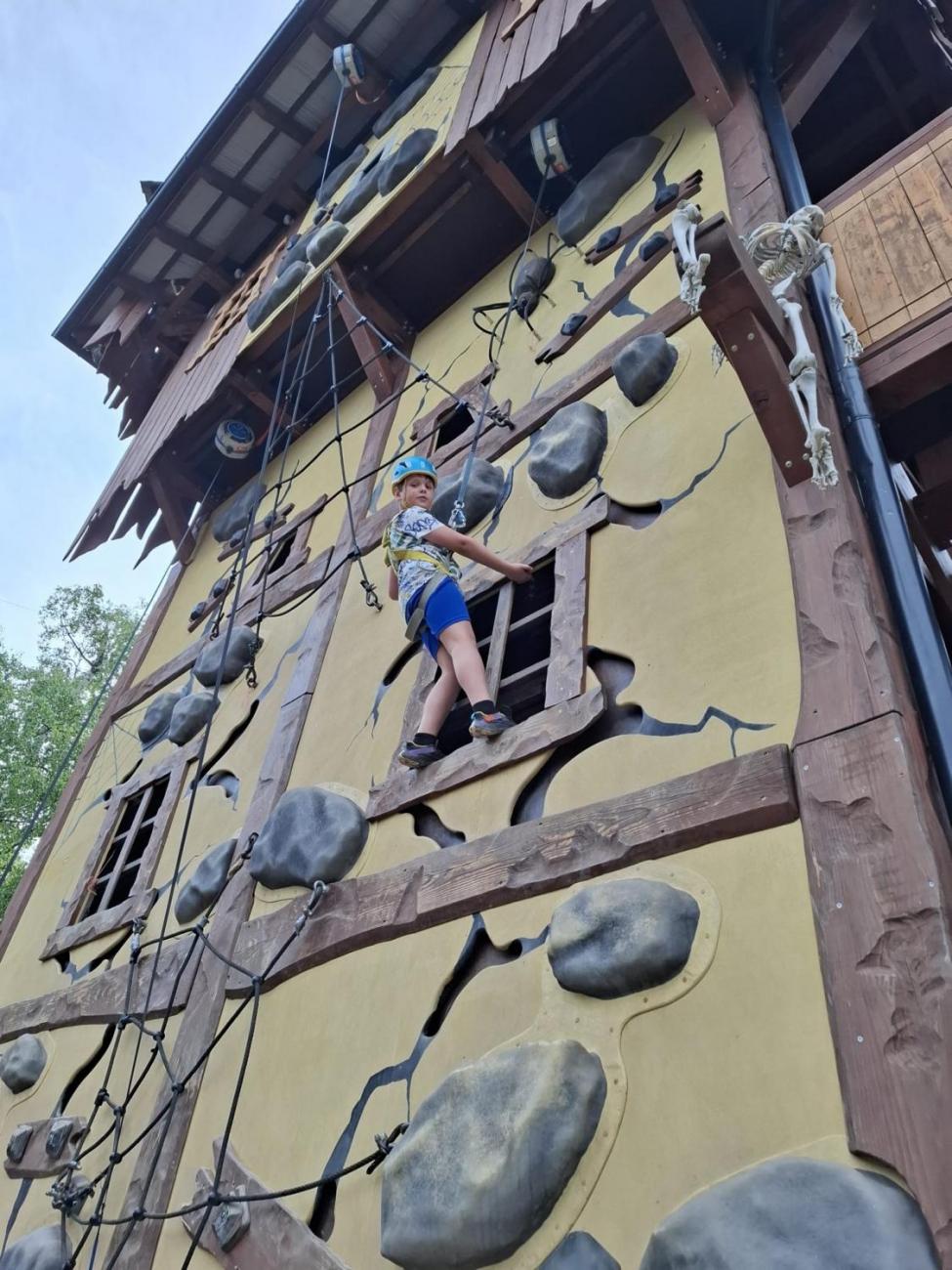 Školní výlet do outdoorového resortu Březová 5.A a 5.B