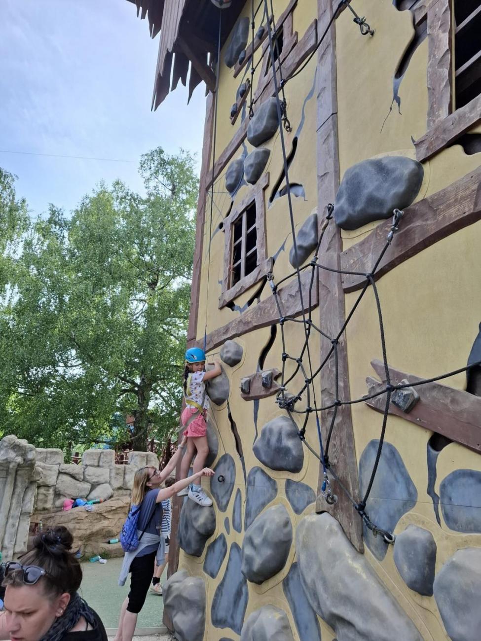 Školní výlet do outdoorového resortu Březová 5.A a 5.B