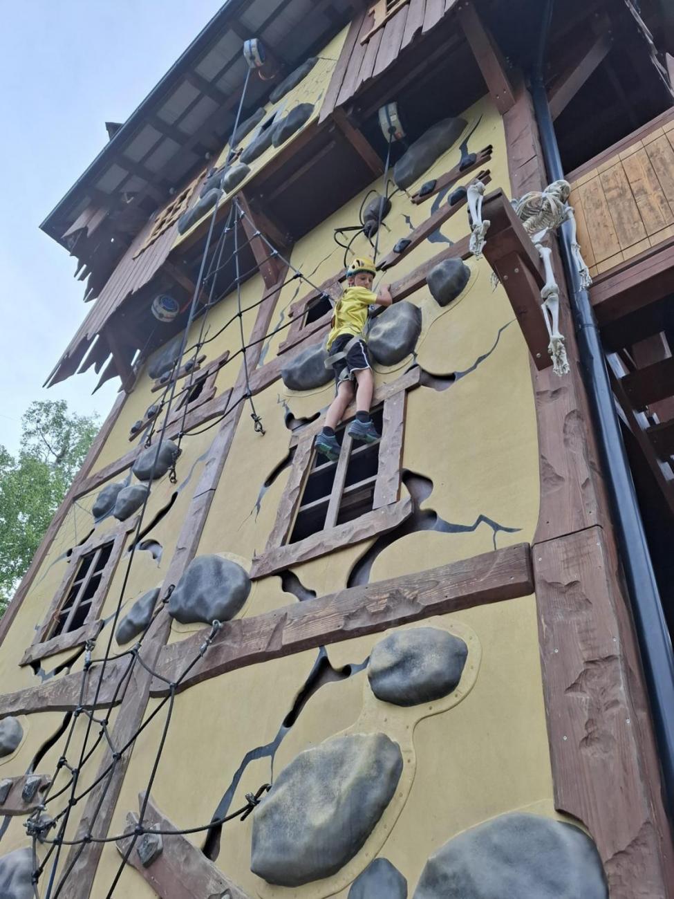 Školní výlet do outdoorového resortu Březová 5.A a 5.B