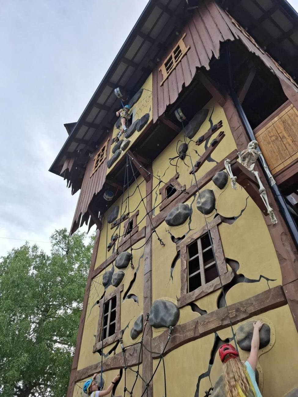 Školní výlet do outdoorového resortu Březová 5.A a 5.B