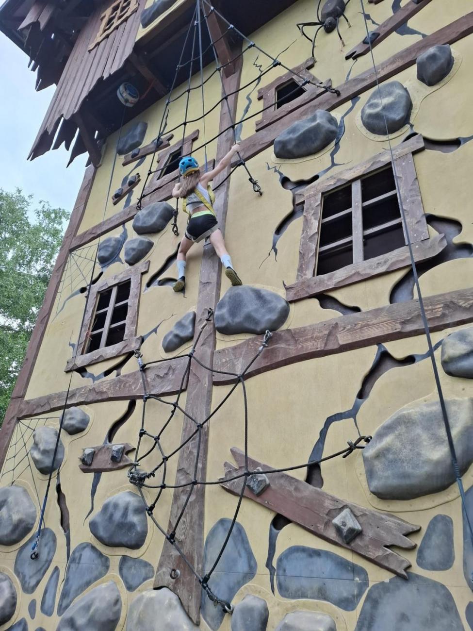 Školní výlet do outdoorového resortu Březová 5.A a 5.B