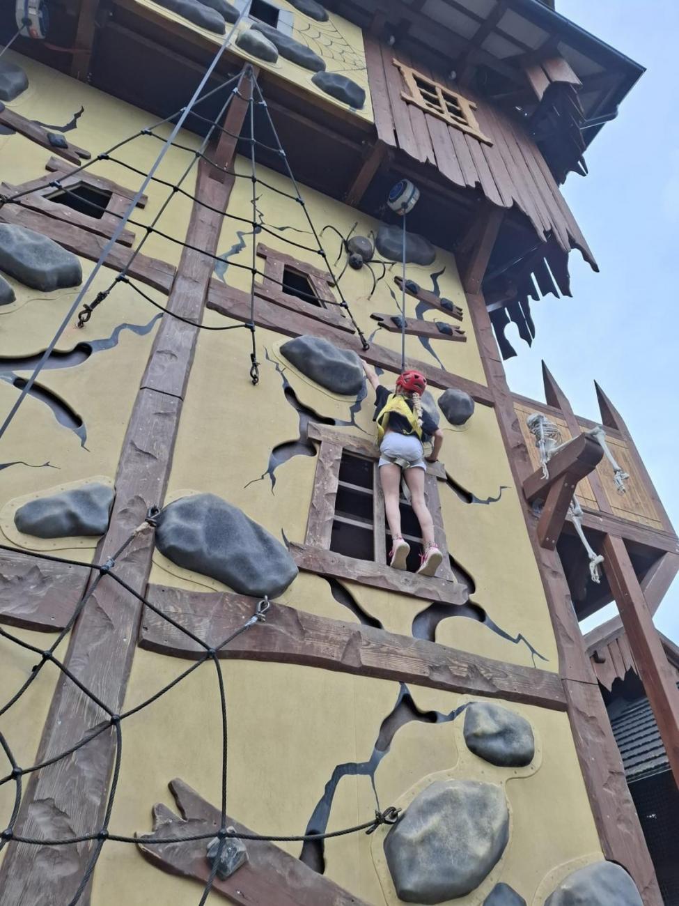 Školní výlet do outdoorového resortu Březová 5.A a 5.B