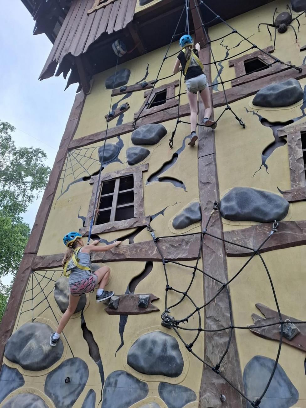 Školní výlet do outdoorového resortu Březová 5.A a 5.B
