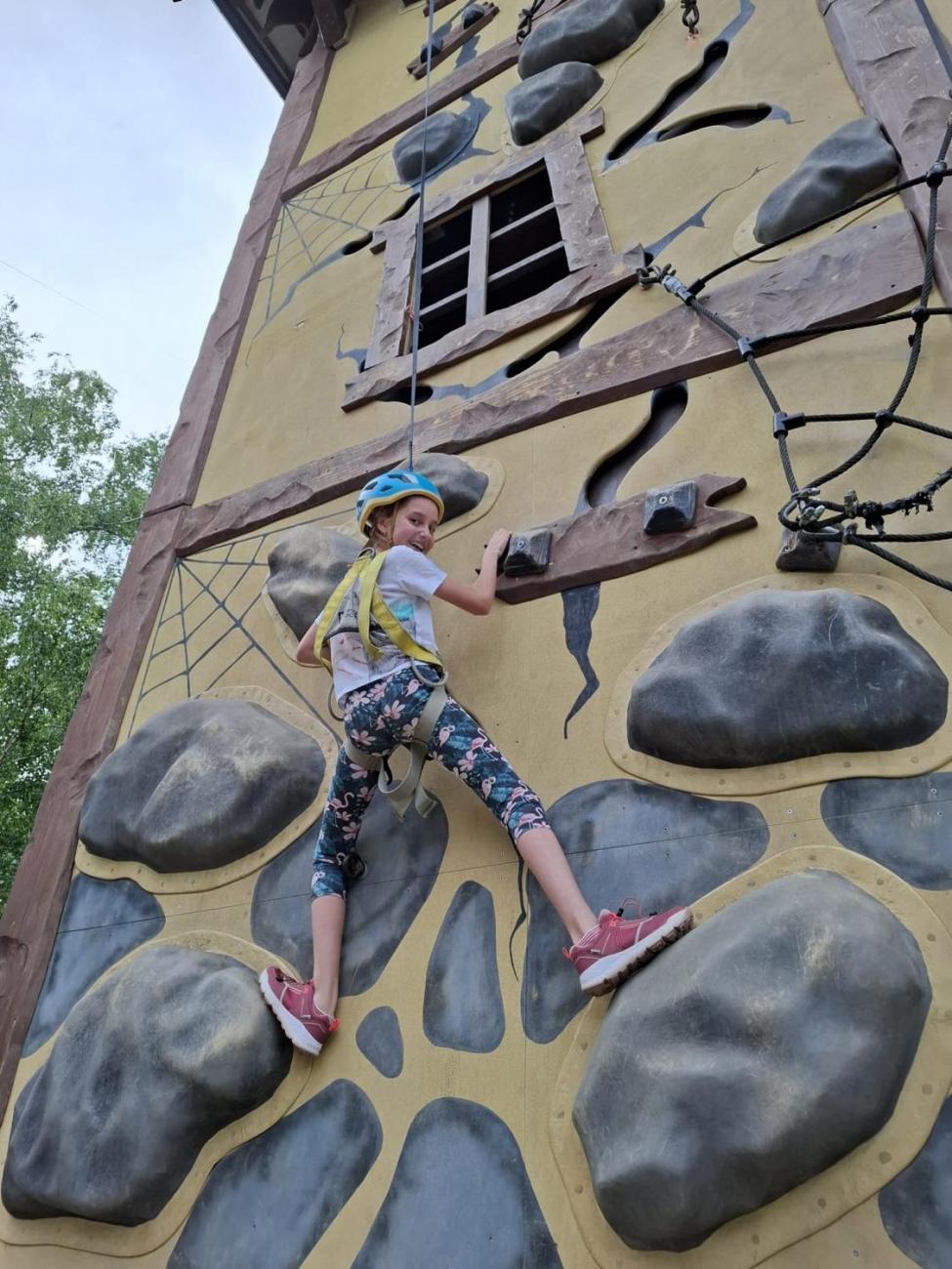 Školní výlet do outdoorového resortu Březová 5.A a 5.B