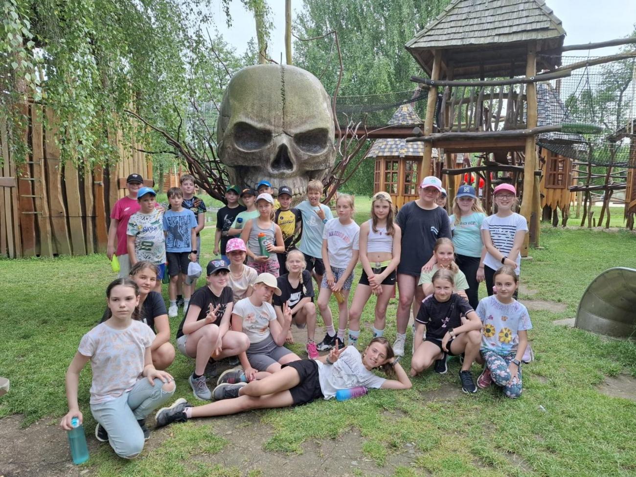 Školní výlet do outdoorového resortu Březová 5.A a 5.B