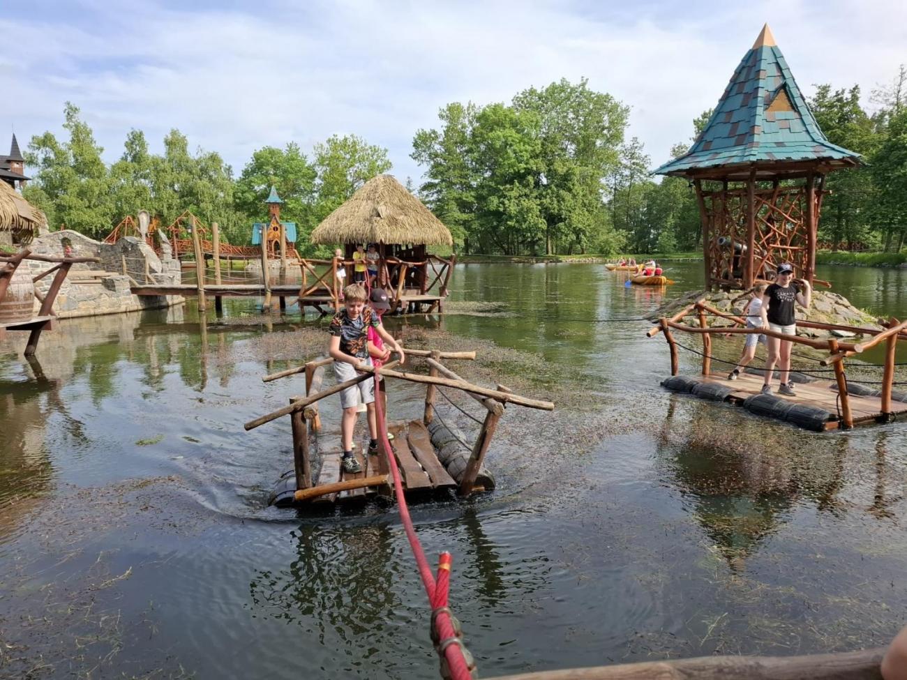 Školní výlet do outdoorového resortu Březová 5.A a 5.B