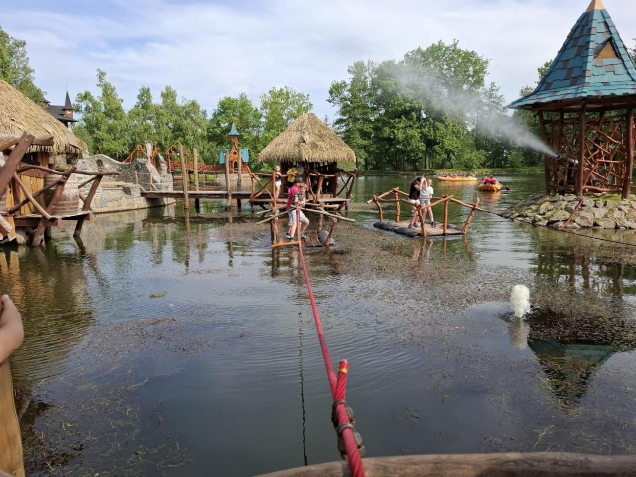 Školní výlet do outdoorového resortu Březová 5.A a 5.B