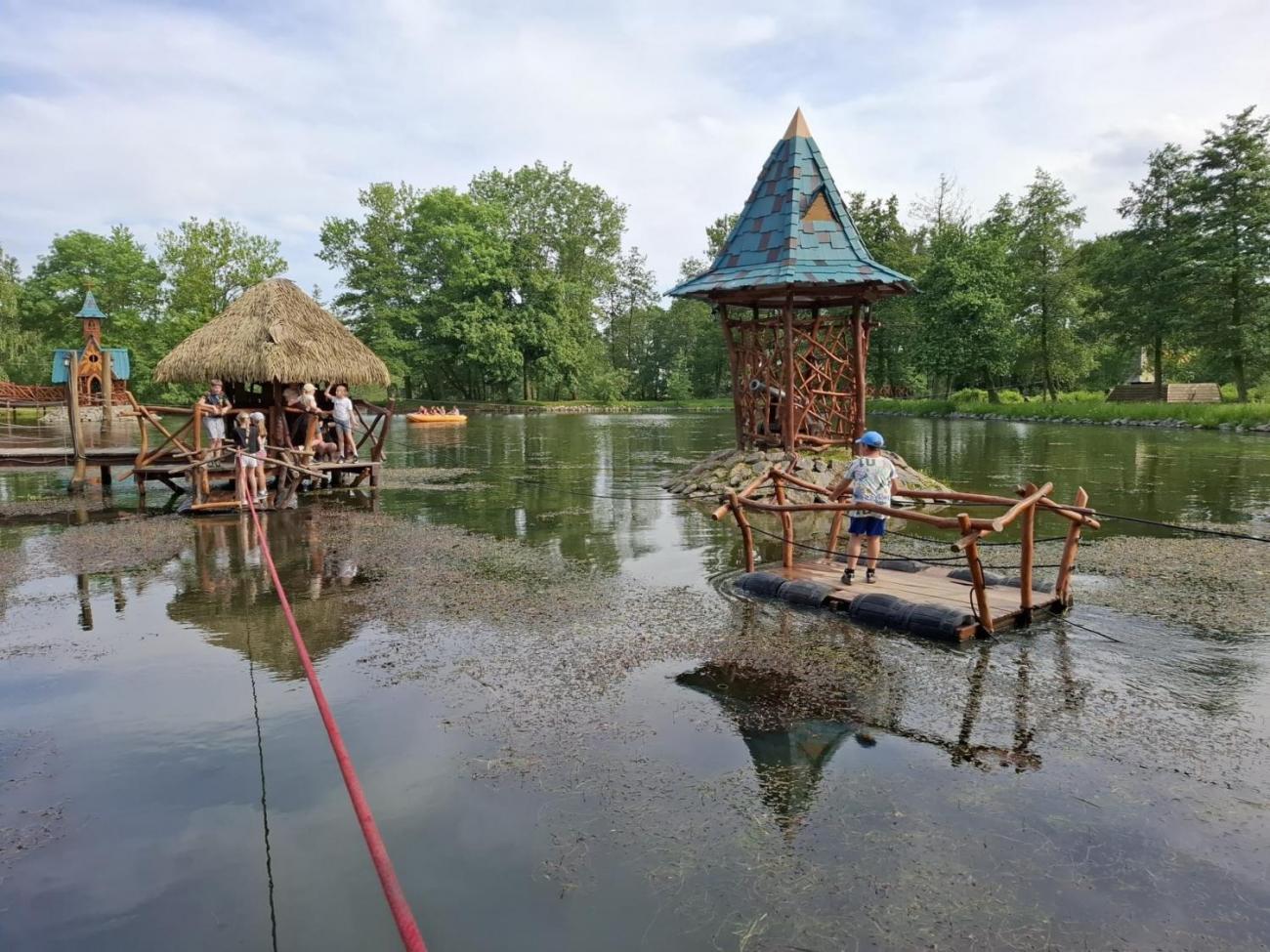 Školní výlet do outdoorového resortu Březová 5.A a 5.B
