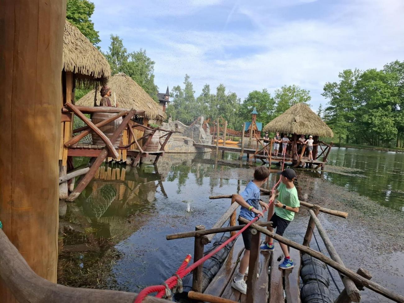 Školní výlet do outdoorového resortu Březová 5.A a 5.B