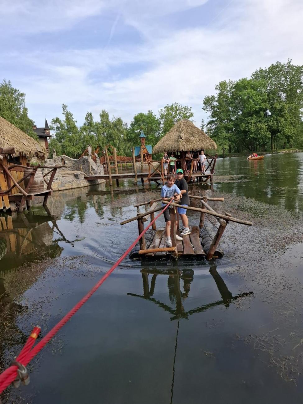 Školní výlet do outdoorového resortu Březová 5.A a 5.B