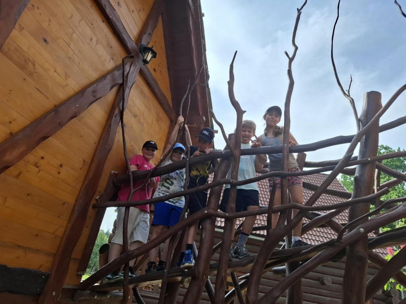 Školní výlet do outdoorového resortu Březová 5.A a 5.B