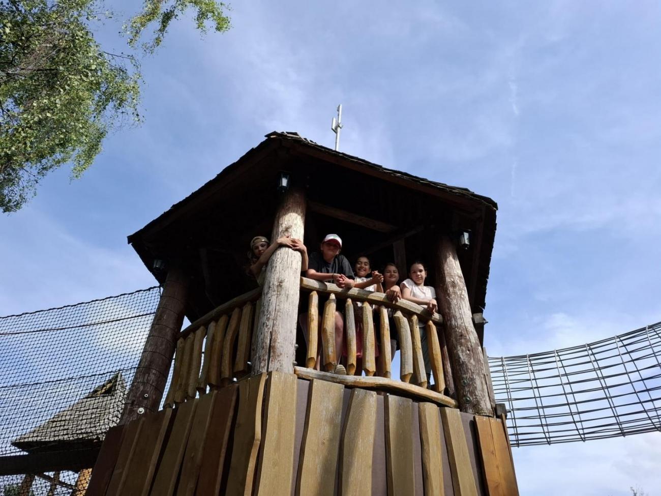 Školní výlet do outdoorového resortu Březová 5.A a 5.B