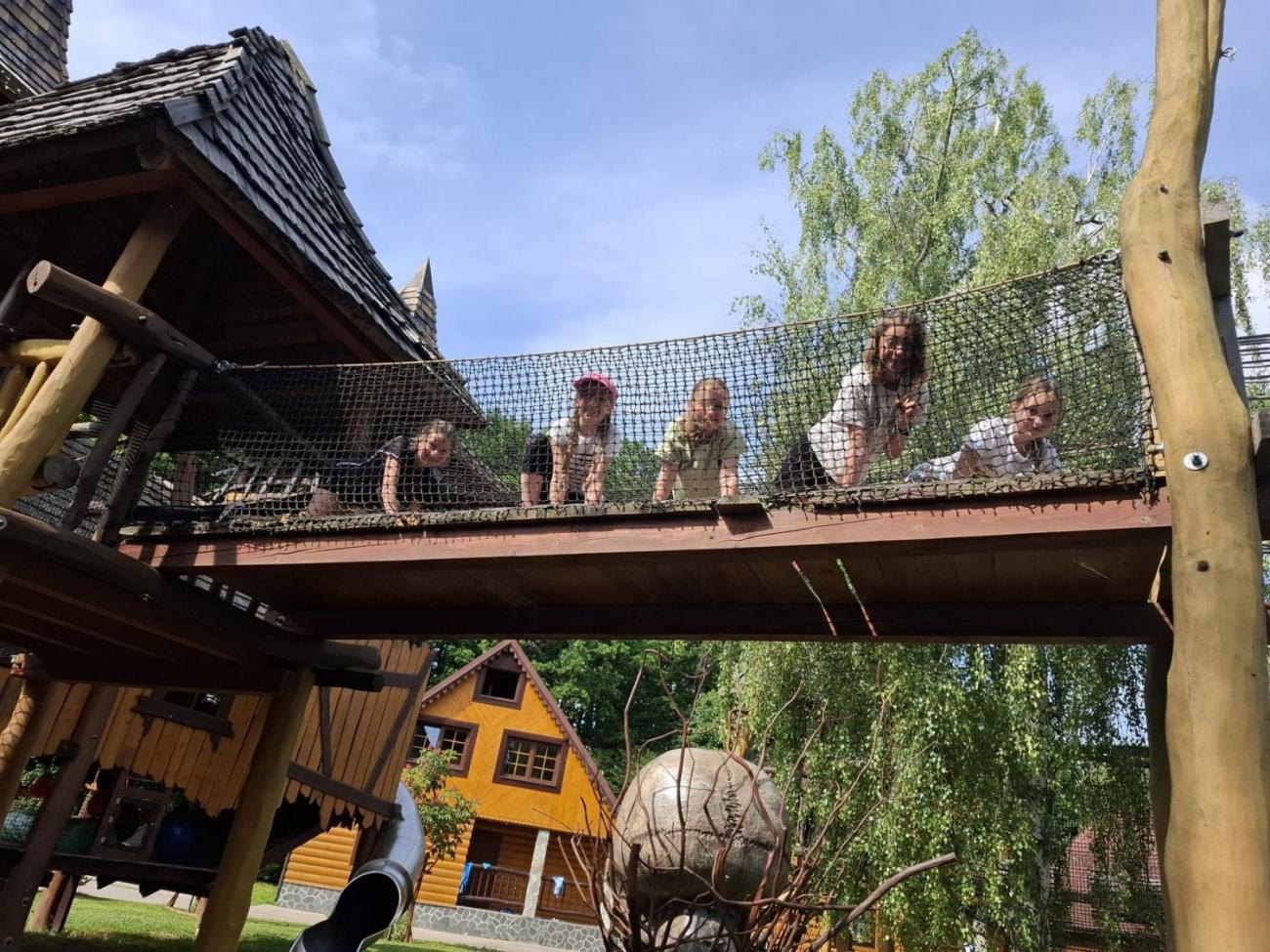 Školní výlet do outdoorového resortu Březová 5.A a 5.B