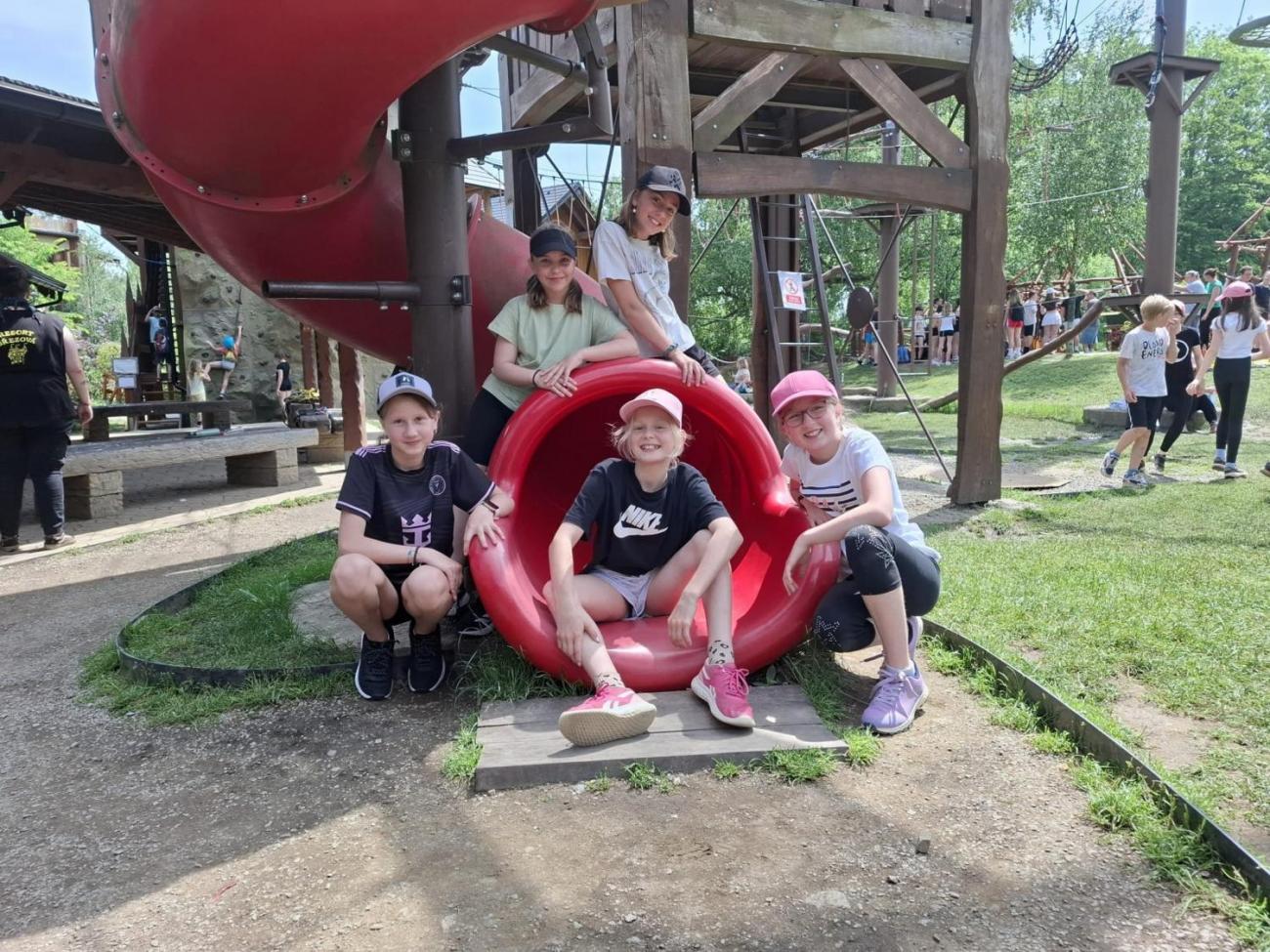 Školní výlet do outdoorového resortu Březová 5.A a 5.B