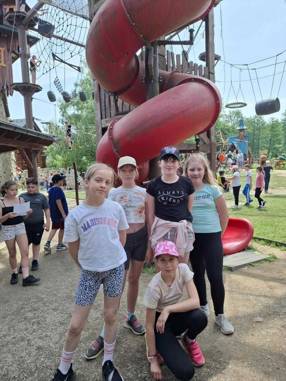Školní výlet do outdoorového resortu Březová 5.A a 5.B
