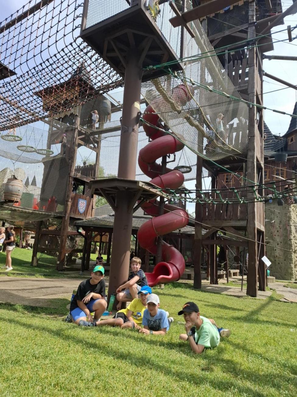 Školní výlet do outdoorového resortu Březová 5.A a 5.B