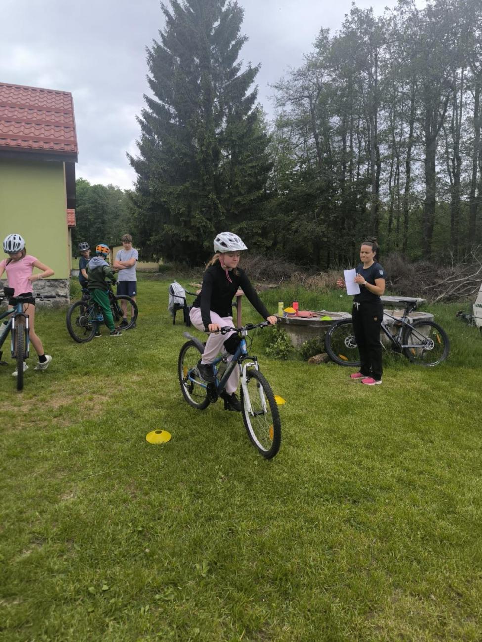 3. den cykloturistického kurzu 6.C – Roštejn, sportovní výzvy a stezka odvahy