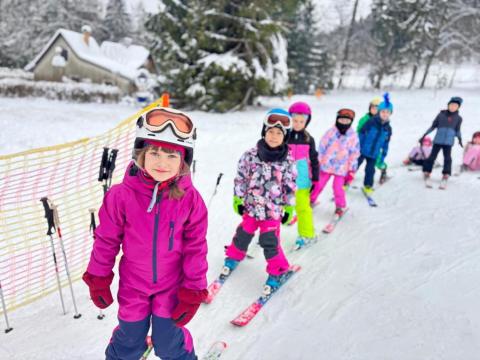 Den plný lyžování