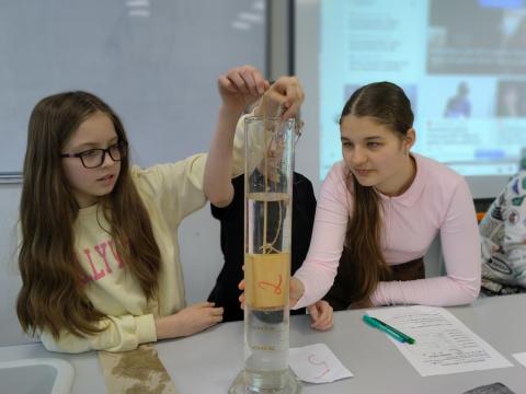 Praktická měření objemu – fyzika, 6. roč.