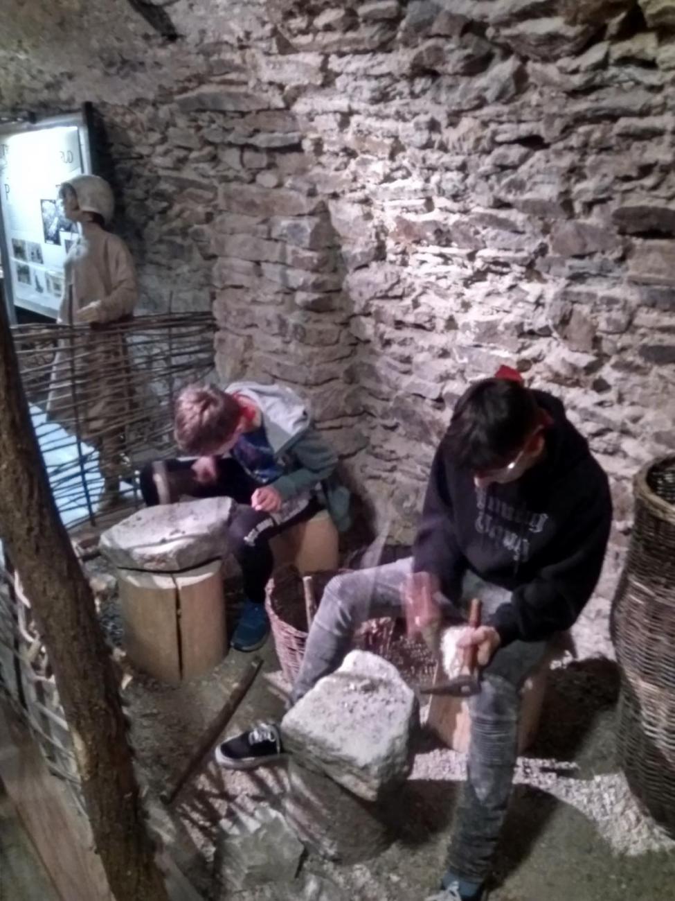 "Kam horník nemůže, nastrčí permoníka" (7. B, 7. C)