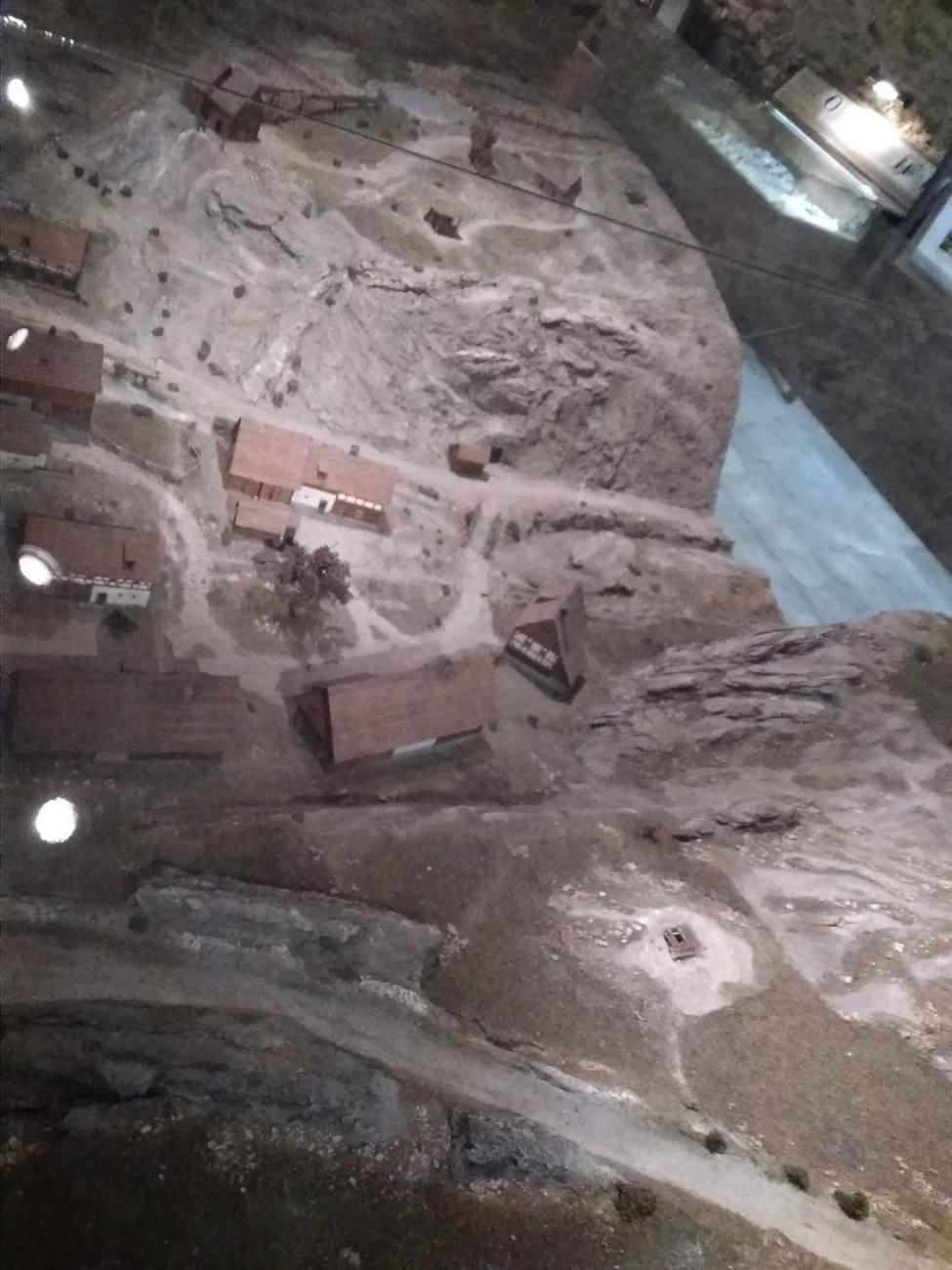 "Kam horník nemůže, nastrčí permoníka" (7. B, 7. C)