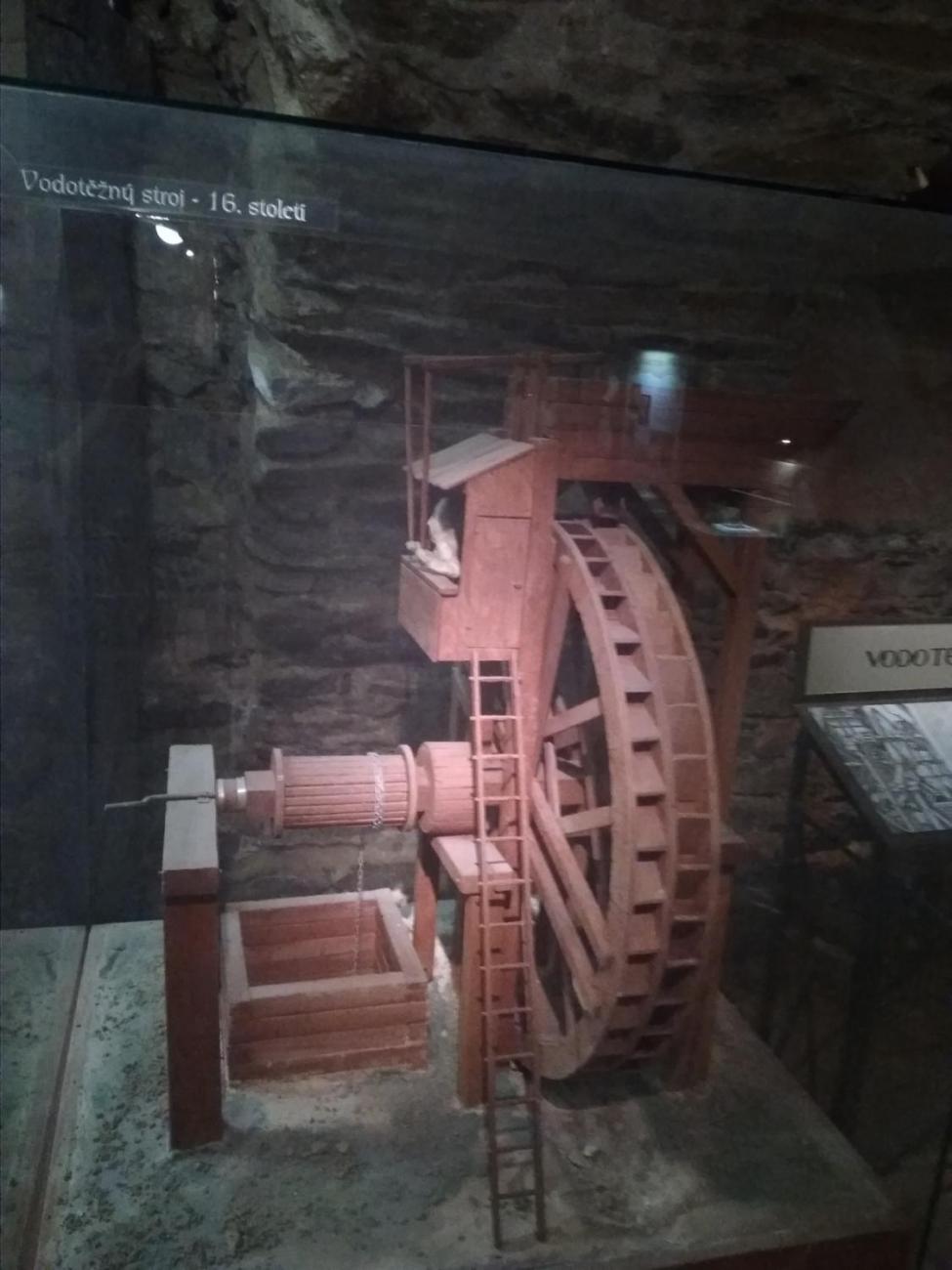 "Kam horník nemůže, nastrčí permoníka" (7. B, 7. C)