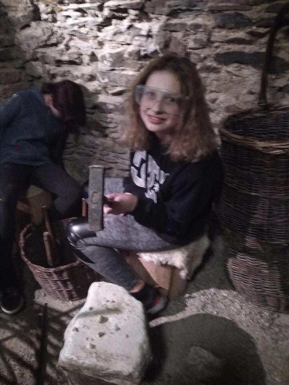 "Kam horník nemůže, nastrčí permoníka" (7. B, 7. C)