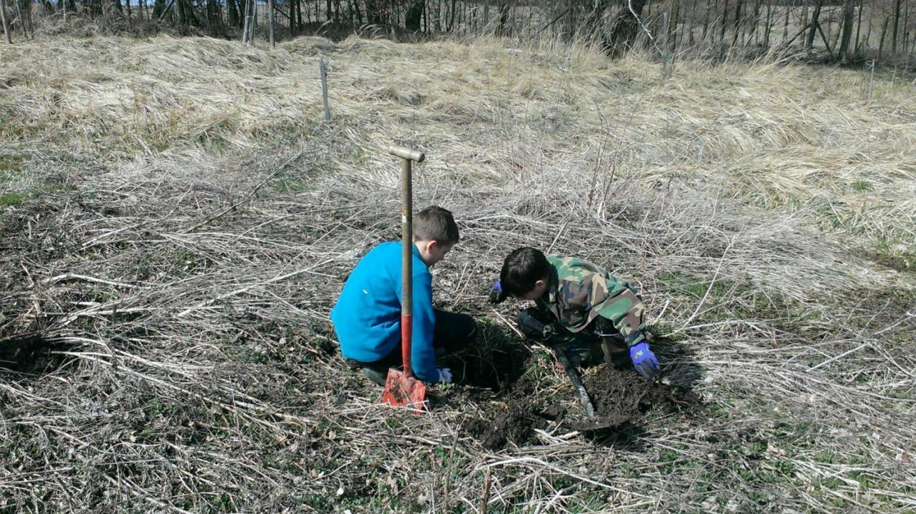 Kopání tůněk u Uhřínovic – výjezd badatelského kroužku 29.–31.3.2019