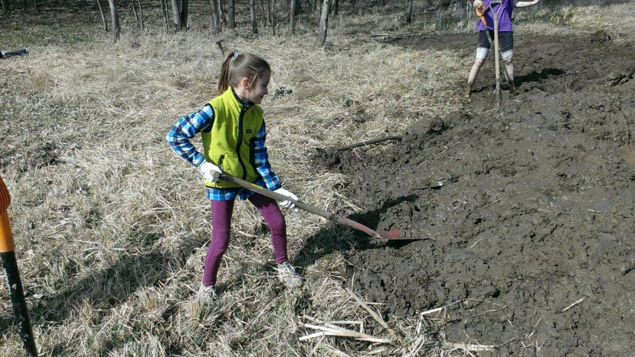 Kopání tůněk u Uhřínovic – výjezd badatelského kroužku 29.–31.3.2019