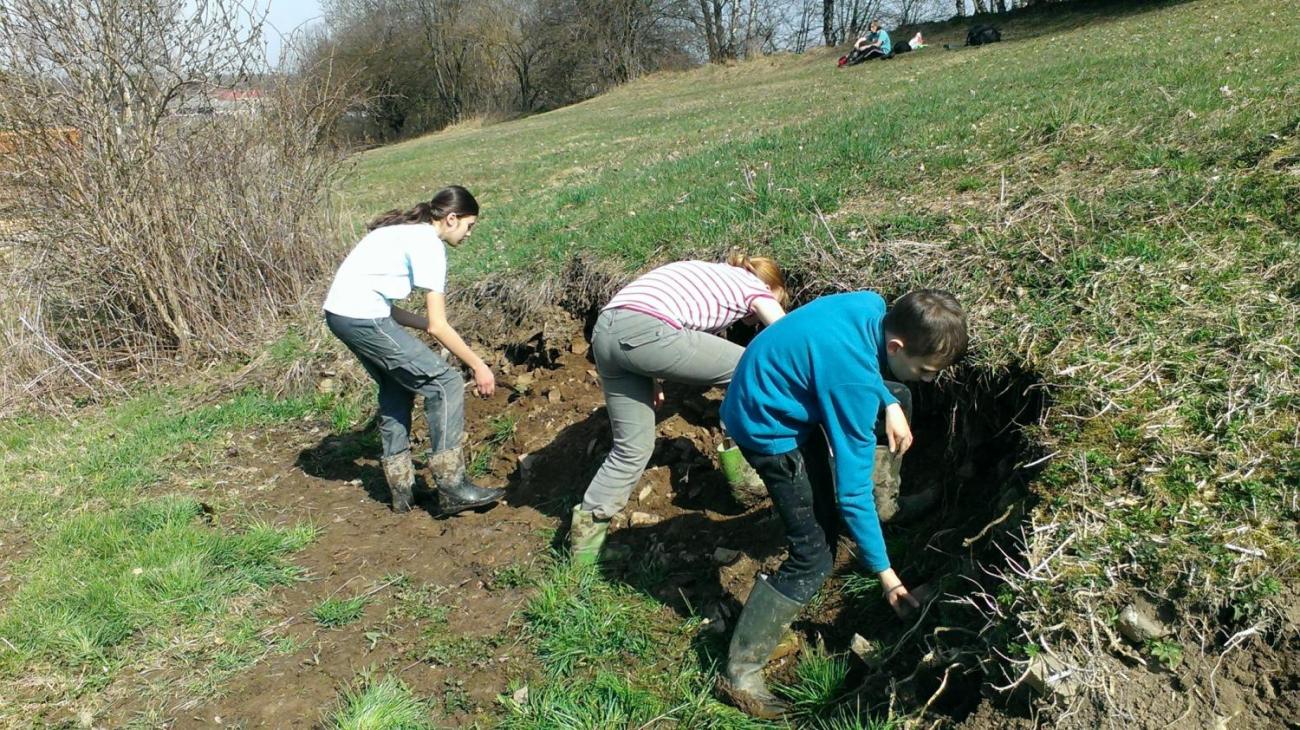 Kopání tůněk u Uhřínovic – výjezd badatelského kroužku 29.–31.3.2019